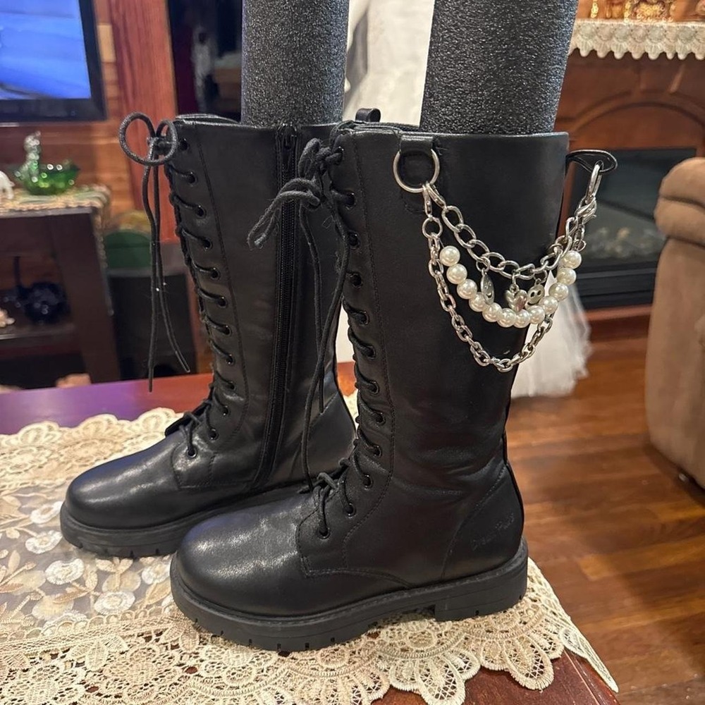 DREAM PAIRS Pearl & Chain Combat Boots